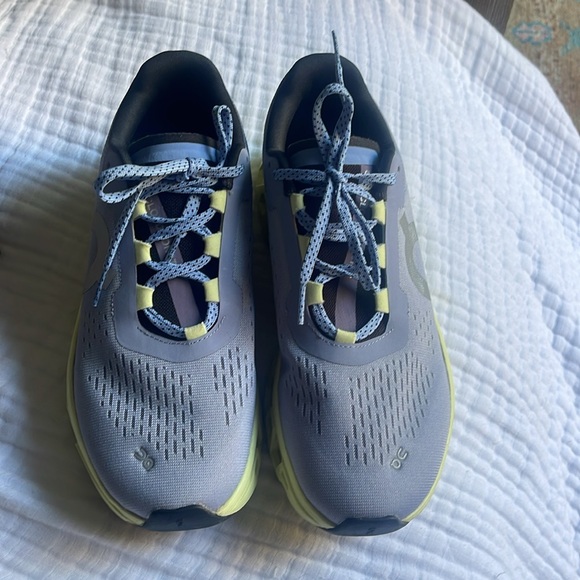 ON Cloudmonster Women’s ‘Nimbus Hay’ Size 9 Running Shoes - Picture 2 of 4